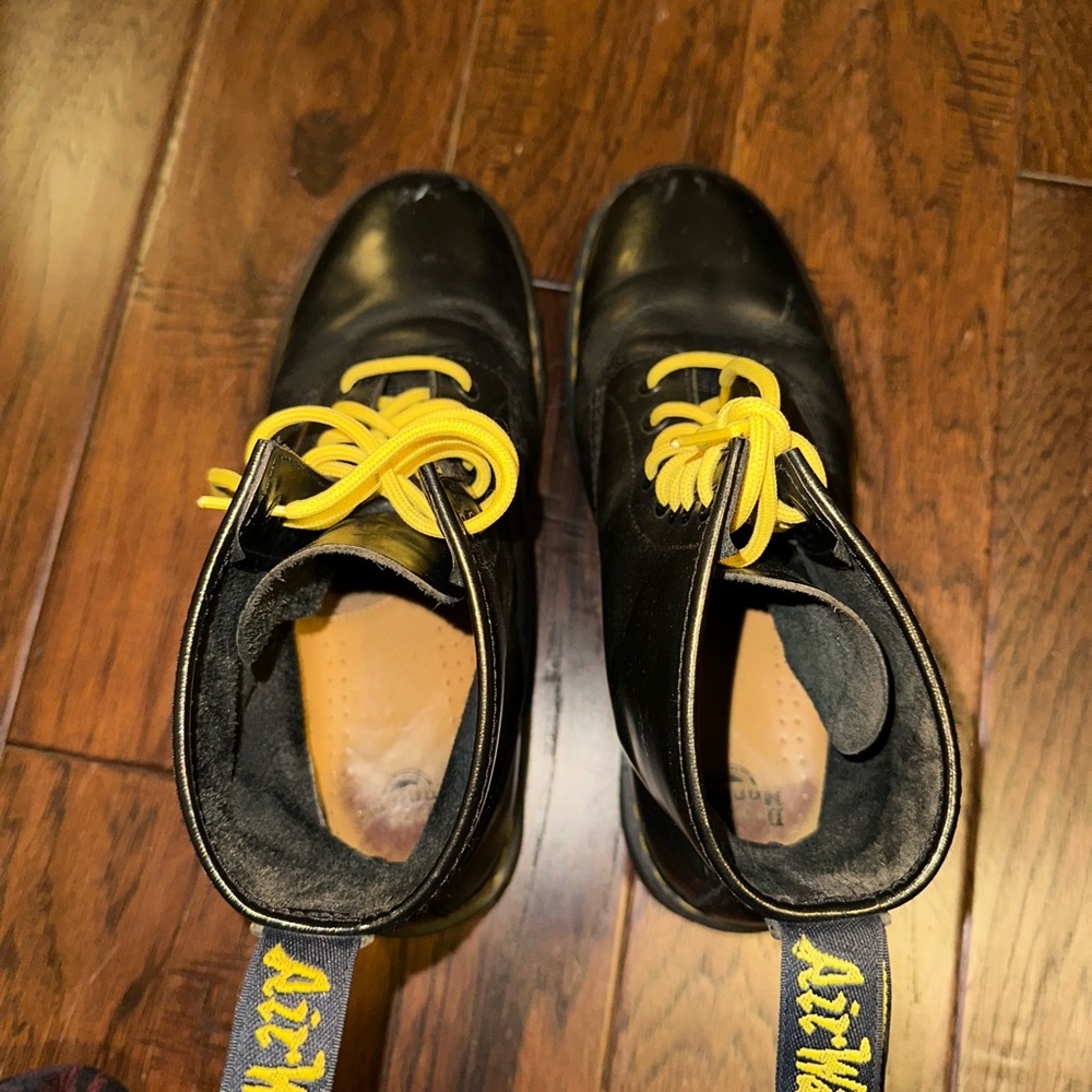 Dr. Martens Classic 1460 Black Leather Boots Yellow Laces - Picture 9 of 9